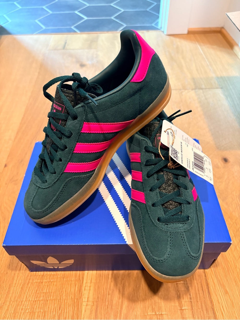 BNIB Adidas Gazelle Indoor W Ivy Green with Neon Pink 6.5
